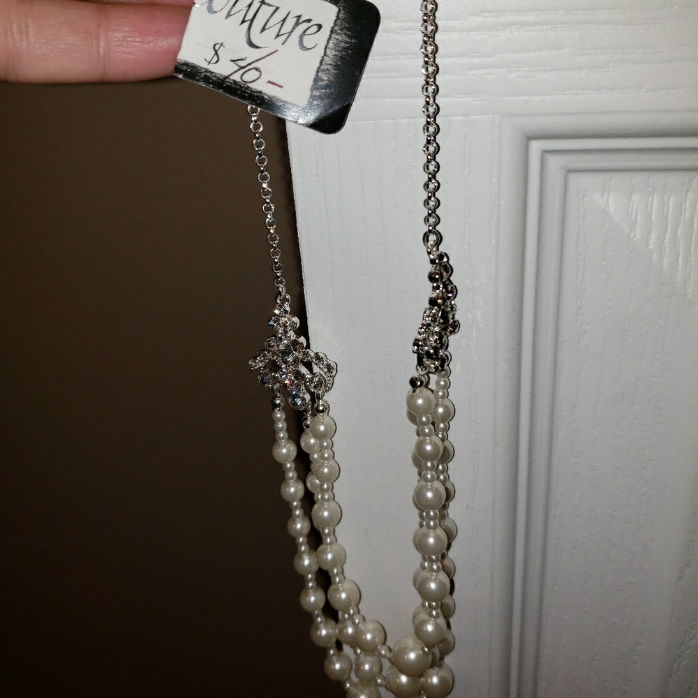 Three strand pearle bridal necklace with crystals!
